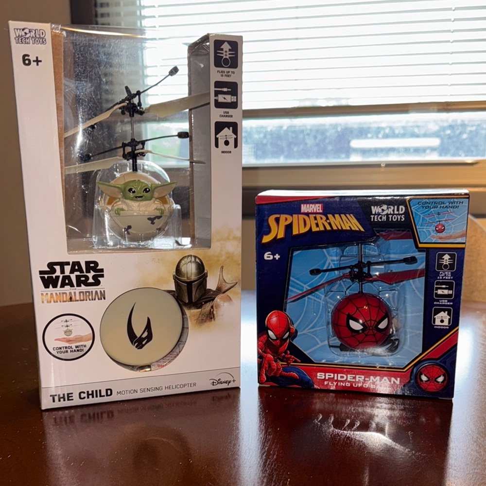 Star Wars Mandalorian The Child Motion Sensing Helicopter, Spider-Man Flying UFO